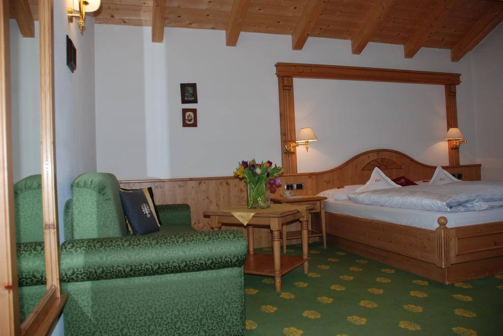 Hotel Flora Selva di Val Gardena Room photo